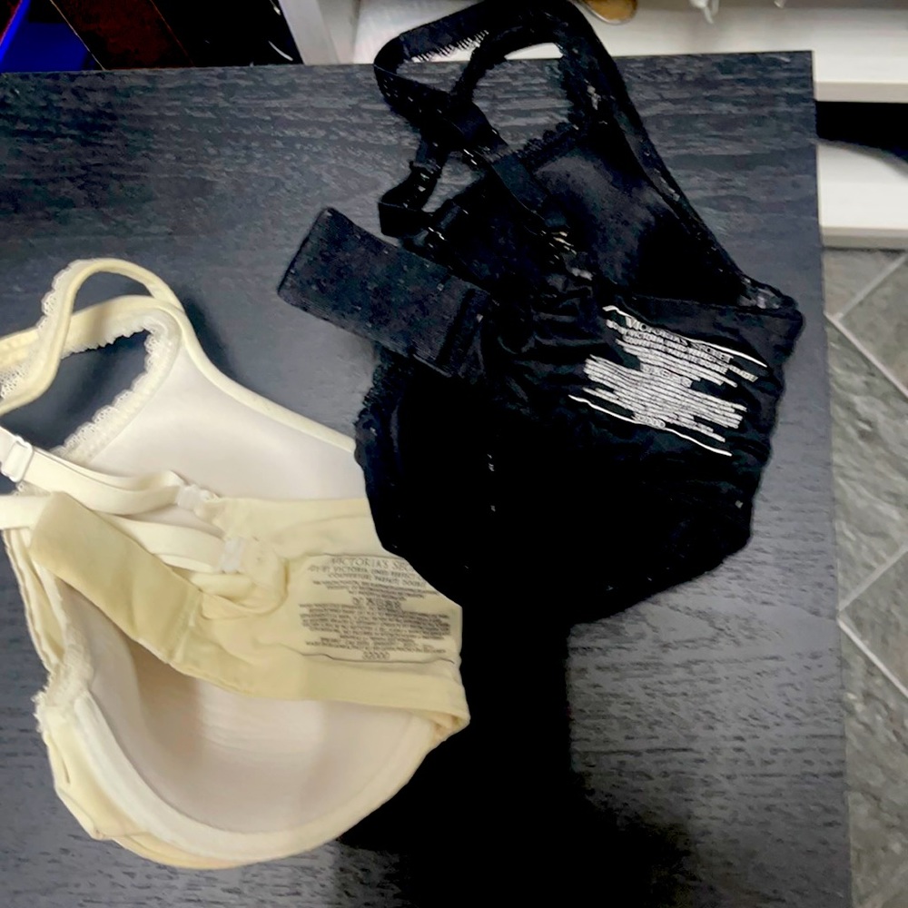Victoria’s Secret bras size 32 triple D